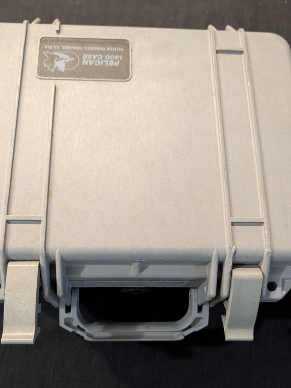 Pelican 1400NF Case (Silver) - Picture 5 of 15